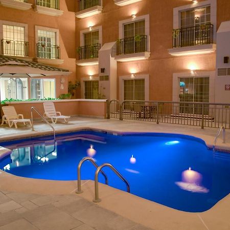 아이스테이 호텔 시우다드 후아레스 외부 사진 Hotel's pool