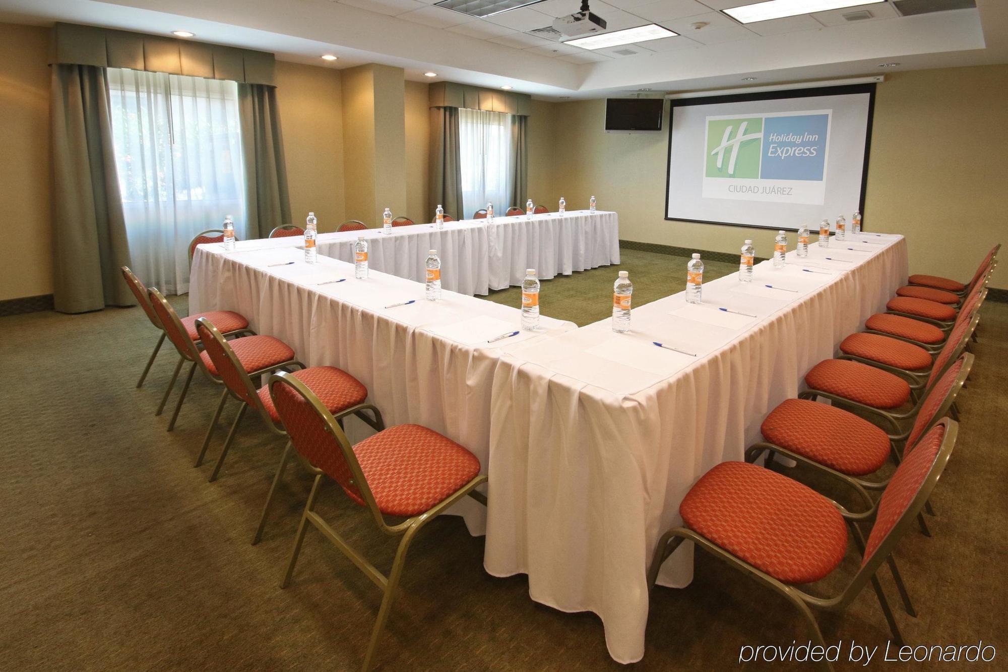 아이스테이 호텔 시우다드 후아레스 외부 사진 U-shaped table