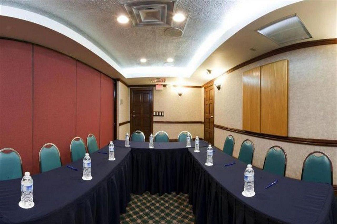 아이스테이 호텔 시우다드 후아레스 외부 사진 A meeting room at a hotel