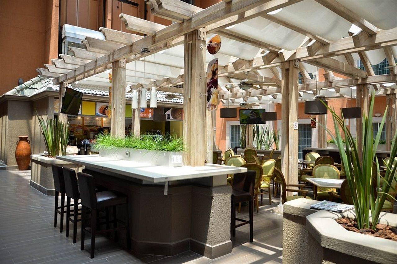 아이스테이 호텔 시우다드 후아레스 외부 사진 The interior of a typical PF Chang's