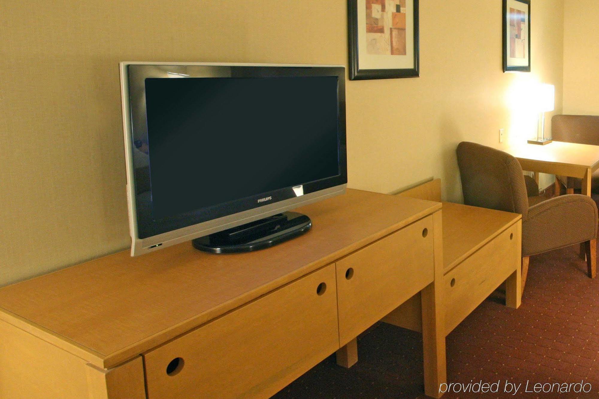 아이스테이 호텔 시우다드 후아레스 외부 사진 A flat-screen television