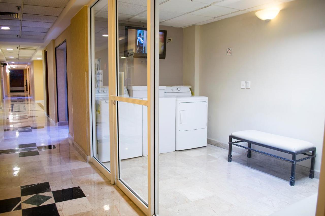아이스테이 호텔 시우다드 후아레스 외부 사진 Laundry facilities at the hotel