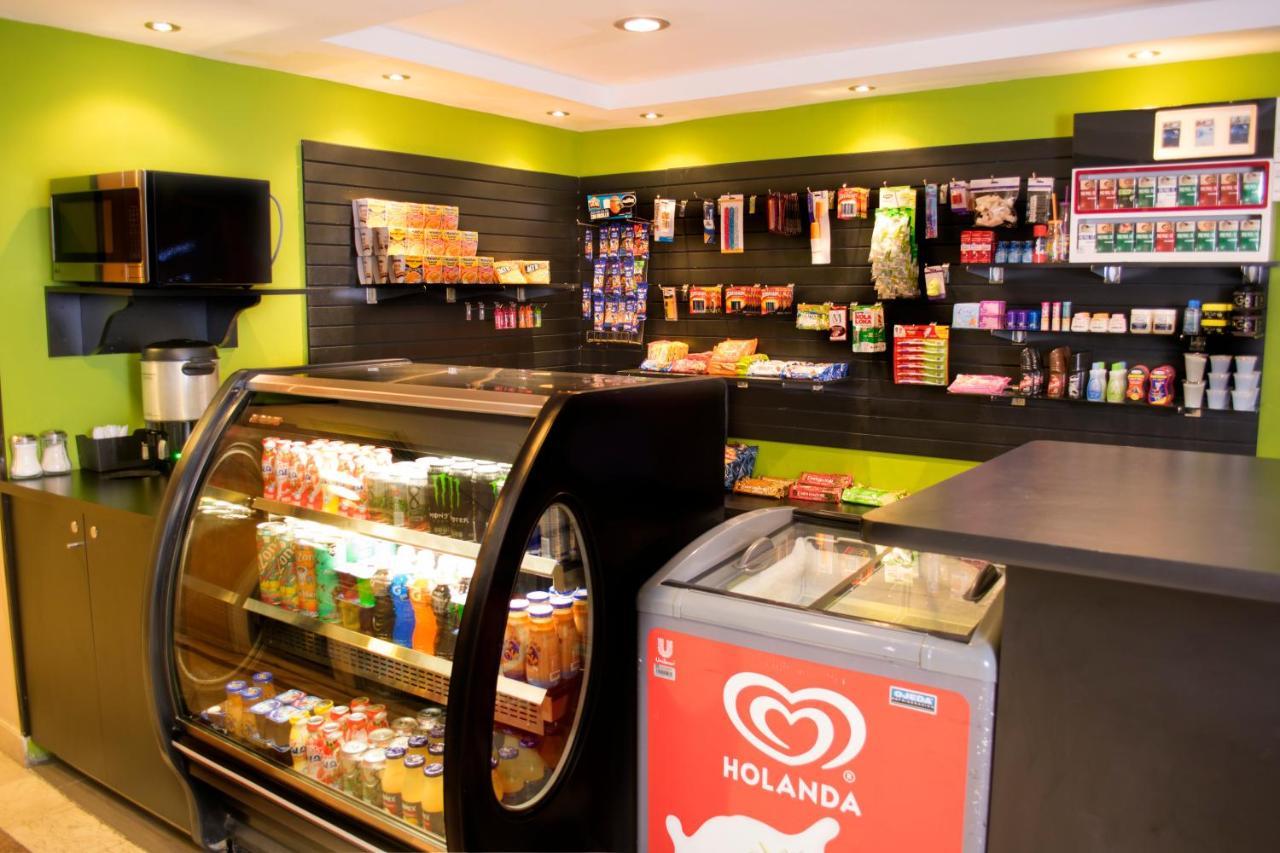 아이스테이 호텔 시우다드 후아레스 외부 사진 A typical shop interior